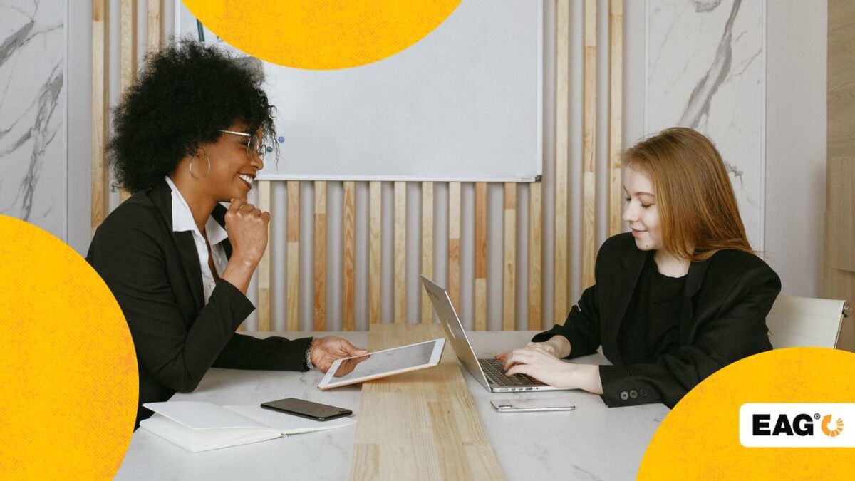 empresária conversando e fidelizando com a sua principal cliente