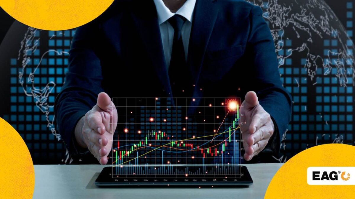 empresário com um notebook aberto e exibindo seus lucros e perdas na empresa