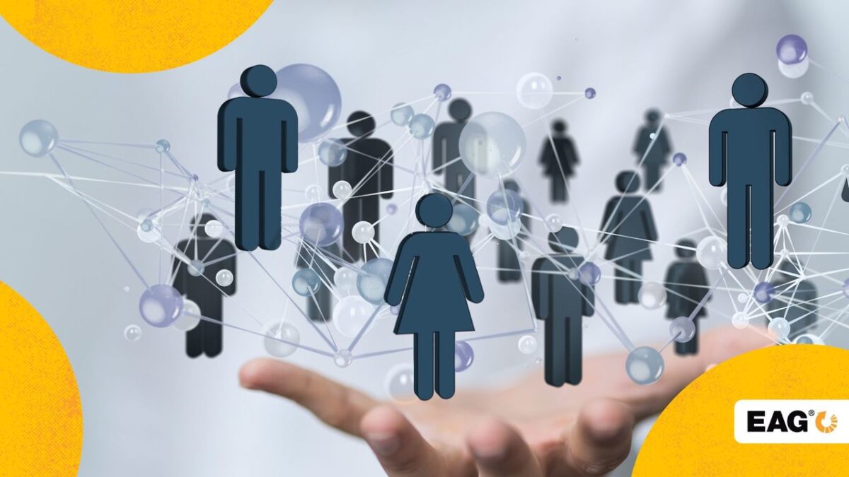 imagem ilustrando uma mão com vários ícones de pessoas sobre ela, simbolizando uma equipe comercial de vendas||