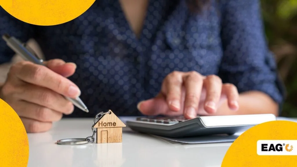 pessoa com uma caneta na mão e fazendo cálculos de valuation na sua calculadora||||