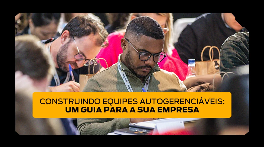 Uma equipe autogerenciável comemorando o sucesso dos seus projetos e trabalhos realizados para um cliente