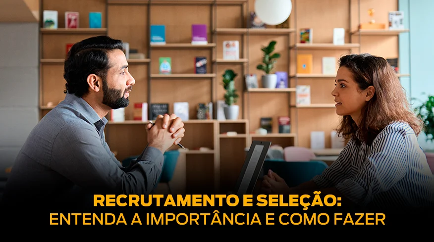 Recrutamento e seleção: entenda a importância e como fazer||Mulher contratando colaborador após processo de recrutamento e seleção