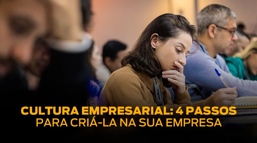 Grupo de colaboradores felizes e dando risada após a implantação de uma cultura empresarial de sucesso na empresa||Grupo de colaboradores felizes e dando risada após a implantação de uma cultura empresarial de sucesso na empresa||Grupo de colaboradores fe