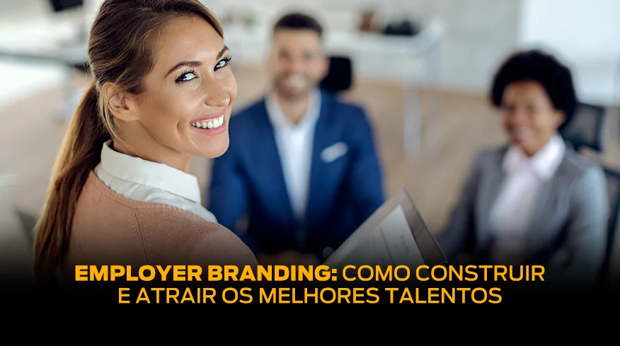 Mulher analisando ótimos currículos no processo de seleção da empresa depois da estratégia de employer branding